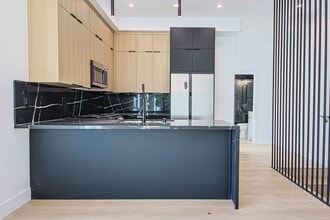 715 N Gramercy Pl in Los Angeles, CA - Building Photo - Building Photo