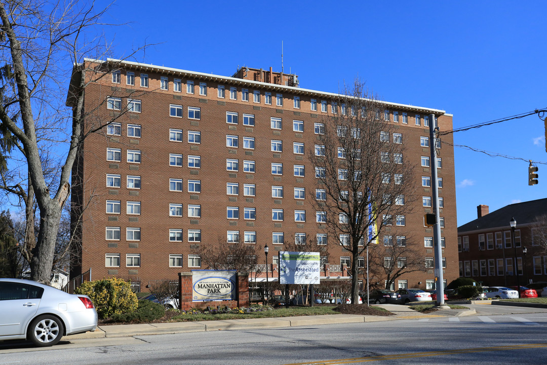 Weinberg Manhattan Park in Baltimore, MD - Building Photo