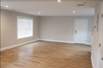 28 N Taylor Ave in Norwalk, CT - Foto de edificio - Building Photo