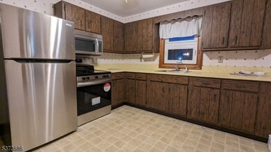 107 Madison Ave in Dunellen, NJ - Building Photo - Building Photo