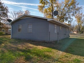 3326 SW Kiowa St in Topeka, KS - Building Photo - Building Photo