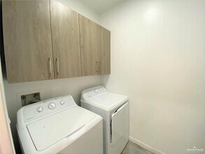 15 Sprague St W in Edinburg, TX - Building Photo - Building Photo