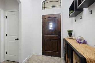105 N First St in Floresville, TX - Building Photo - Building Photo