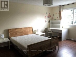 940 Hampstead Ct in Mississauga, ON - Building Photo - Building Photo