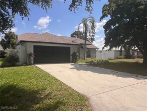 2285 River Reach Dr in Naples, FL - Building Photo - Building Photo