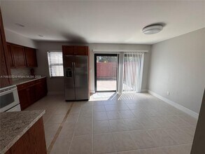 811 Sandtree Dr in Palm Beach Gardens, FL - Building Photo - Building Photo