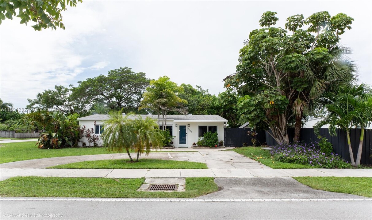 5901 NE 4th Ave in Fort Lauderdale, FL - Building Photo