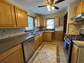 564 W Elliott Ave in Springfield, IL - Building Photo - Building Photo