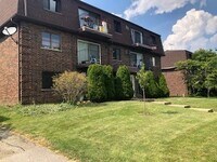 1221 Whispering Hills Ct