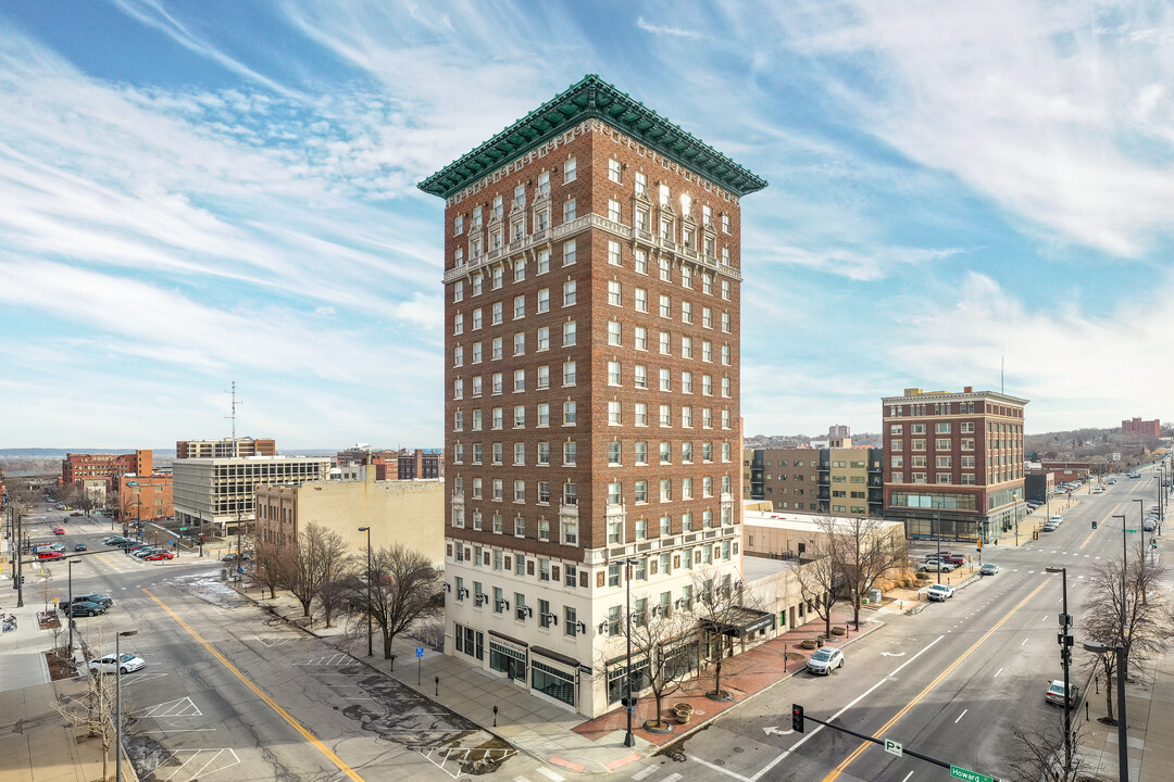 Kensington Tower Apartments in Omaha, NE - Building Photo