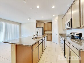 676 Meadow Pointe Dr in Haines City, FL - Building Photo - Building Photo