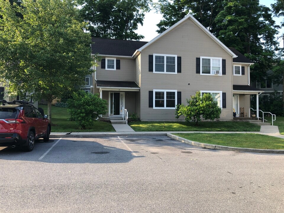 145 Eden Way in Bennington, VT - Building Photo