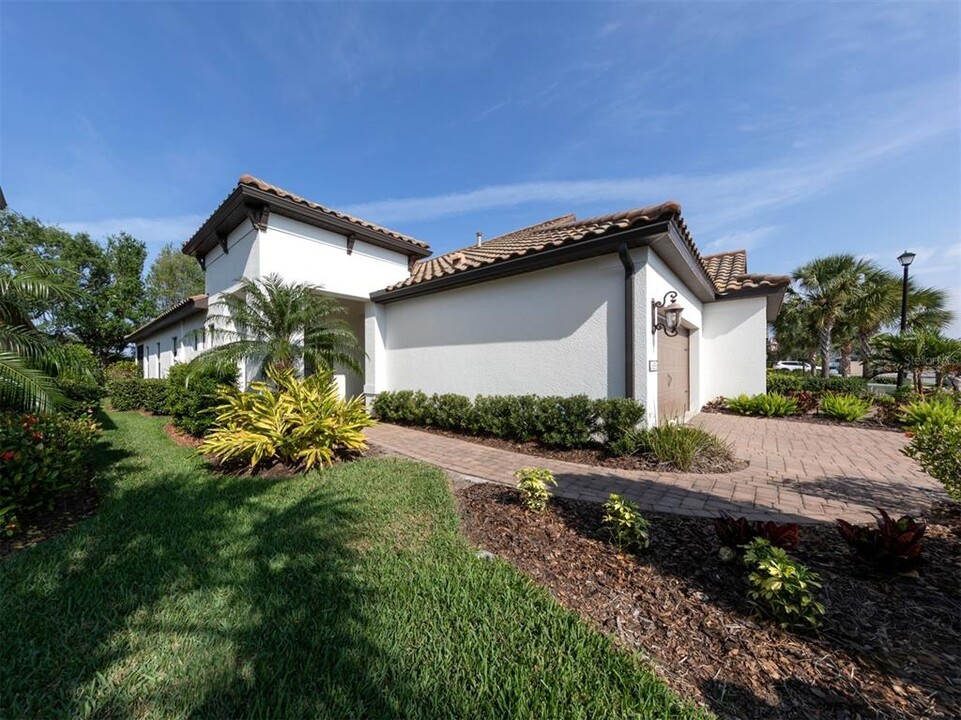 6326 Positano Ct in Sarasota, FL - Building Photo