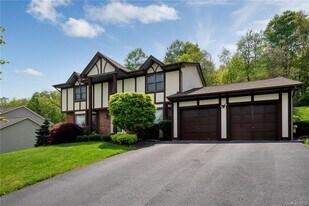 81 Jefferson St in Woodbury, NY - Building Photo