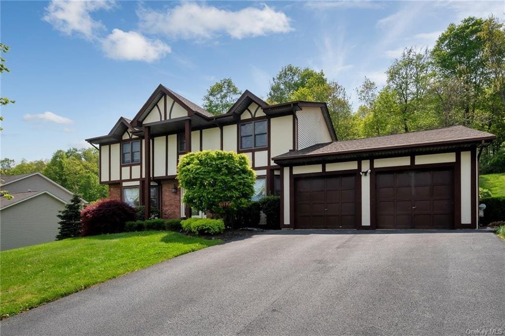 81 Jefferson St in Woodbury, NY - Building Photo