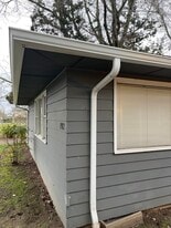 1982 Broadway St NE in Salem, OR - Building Photo