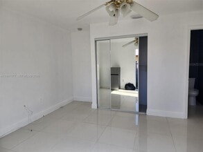 16101 SW 97th Ave in Miami, FL - Building Photo - Building Photo