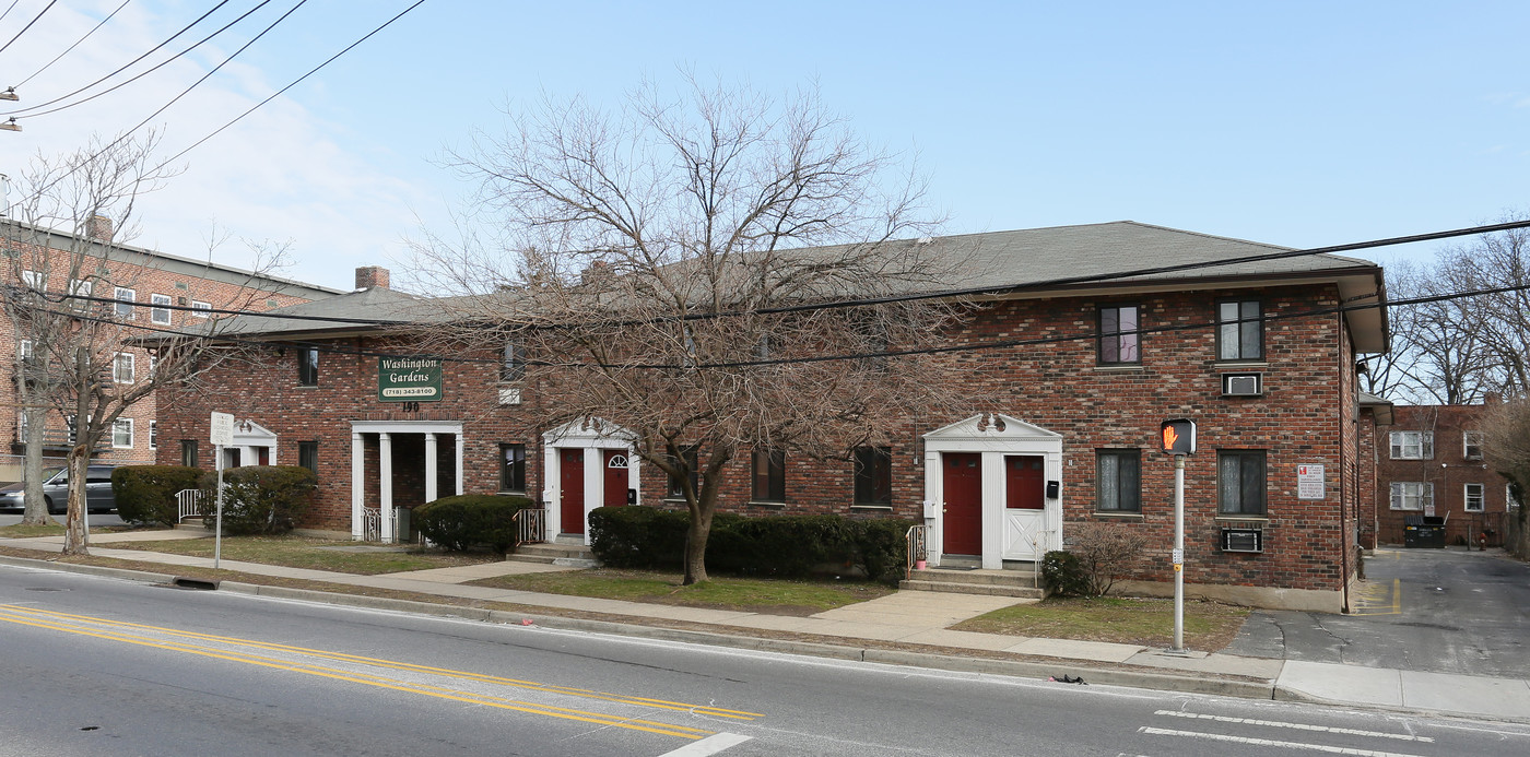 Washington Gardens in Hempstead, NY - Building Photo