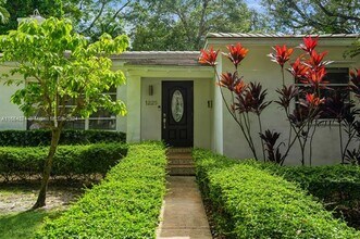 1225 Tangier St in Coral Gables, FL - Foto de edificio - Building Photo