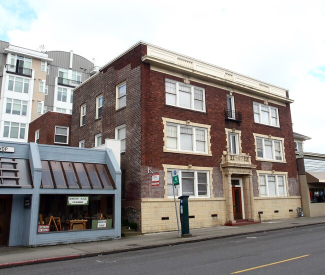 Frederick Apartments in Seattle, WA - Building Photo - Building Photo