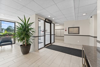 Royal Tower Apartments in Windsor, ON - Foto de edificio - Building Photo