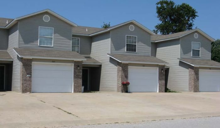 CLAYTON ESTATES in Gravette, AR - Foto de edificio