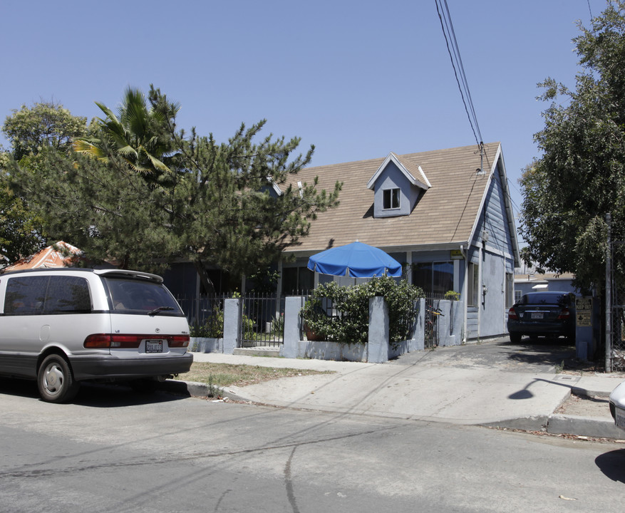 6852-6858 Hinds Ave in North Hollywood, CA - Building Photo