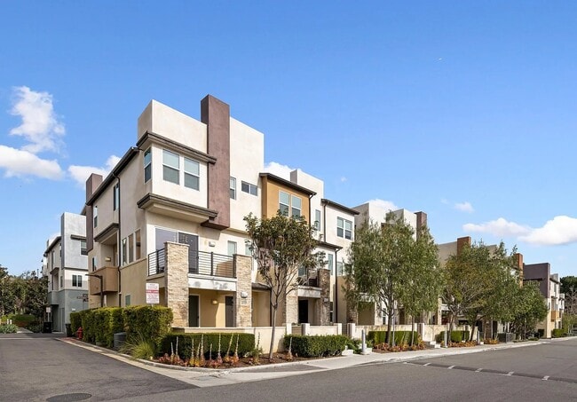 370 Broadway Dr in Brea, CA - Foto de edificio - Building Photo