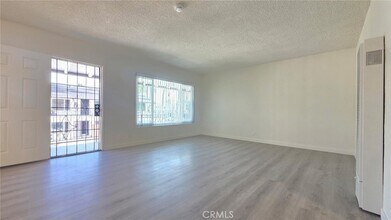 1803 W Sumac Ln, Unit 5 in Anaheim, CA - Foto de edificio - Building Photo