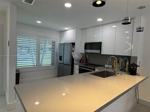 12721 SW 68th Ter in Miami, FL - Building Photo - Building Photo