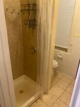 4202 Chestnut St, Unit 2 in Philadelphia, PA - Foto de edificio - Building Photo