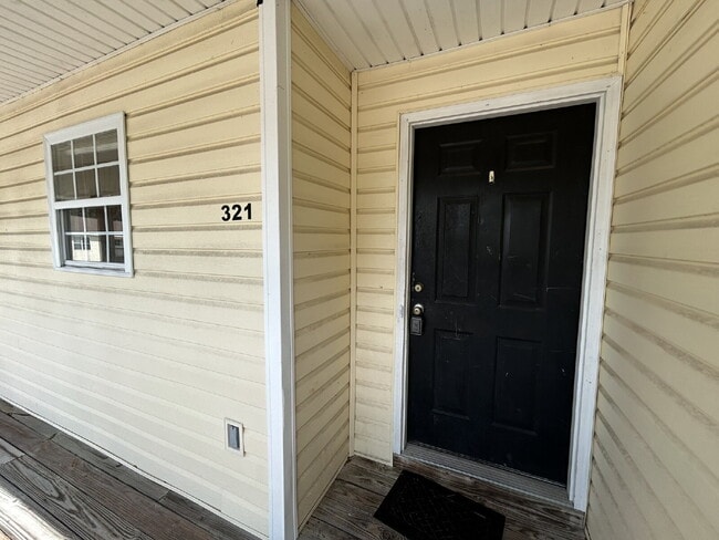 101 Hall St in Hinesville, GA - Building Photo - Building Photo