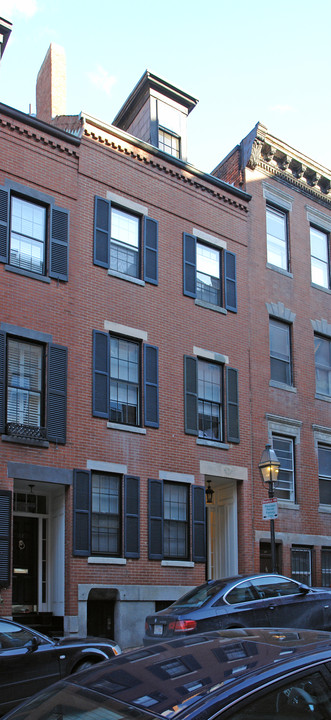 44 Irving St in Boston, MA - Building Photo