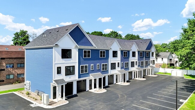 70 Whiting St in Plainville, CT - Building Photo - Building Photo