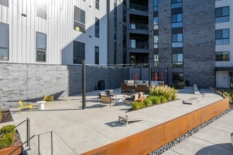 bos Apartments in Omaha, NE - Building Photo - Building Photo