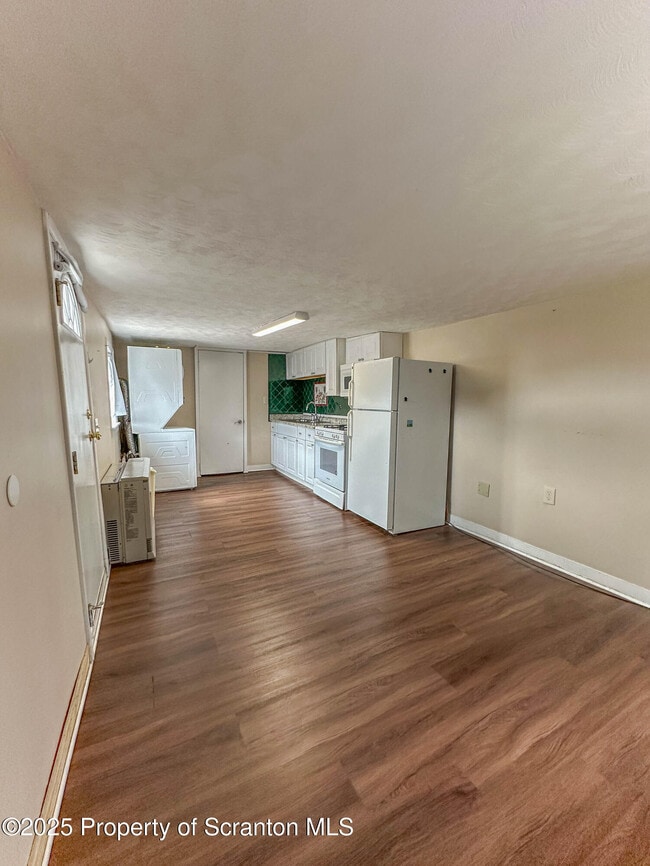 502 Cypress St in Throop, PA - Building Photo - Building Photo