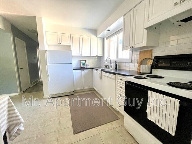 6 Southlea Dr in Hamilton, ON - Building Photo - Building Photo