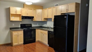 718-718 Beach Ave in Winnipeg, MB - Building Photo - Building Photo