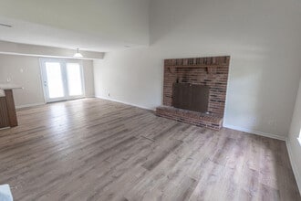 1916 Mirtle Grove Ct in Columbia, MO - Building Photo - Building Photo