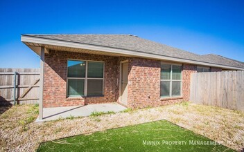 2102 N Avenue J in Lubbock, TX - Building Photo - Building Photo