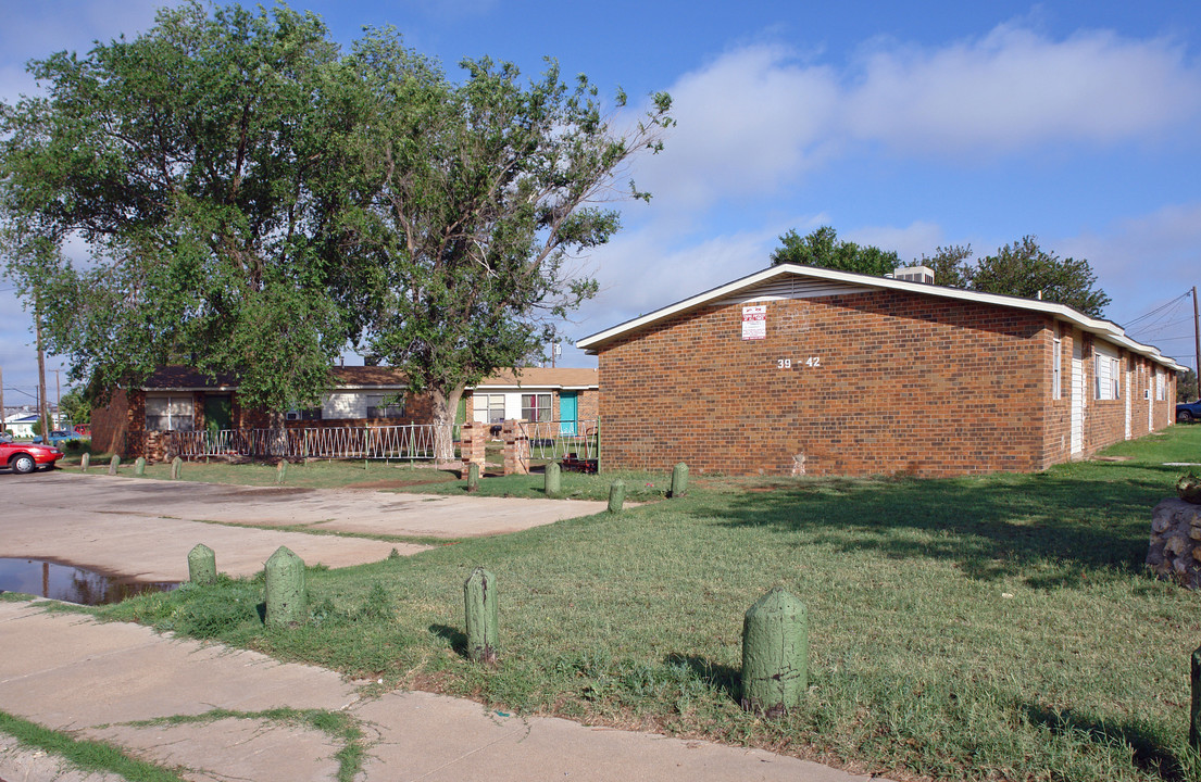 Spanish Oaks in Lubbock, TX - Foto de edificio