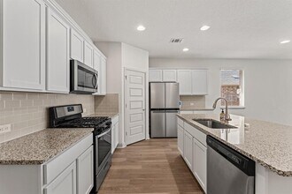 16737 Marcello Dr in Pflugerville, TX - Foto de edificio - Building Photo