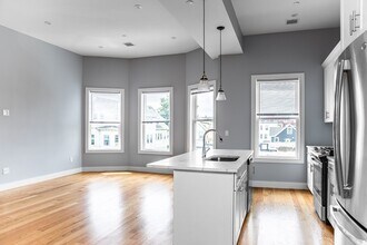 4 Mount Vernon St, Unit 1 in Boston, MA - Building Photo - Building Photo