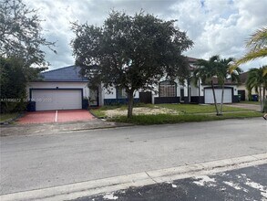 10272 SW 227th Ln in Cutler Bay, FL - Building Photo - Building Photo