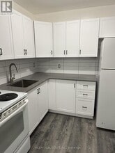 11 Lowndes Ave in Georgina, ON - Building Photo - Building Photo