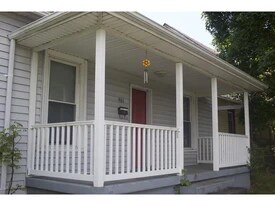 901 Grover St in Johnson City, TN - Building Photo