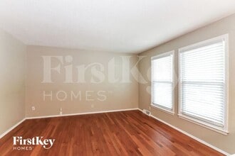518 S Adams St in Raymore, MO - Building Photo - Building Photo