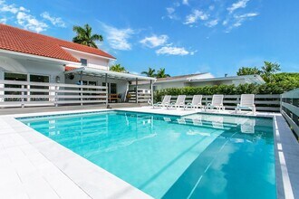 1022 Adams St in Hollywood, FL - Foto de edificio - Building Photo