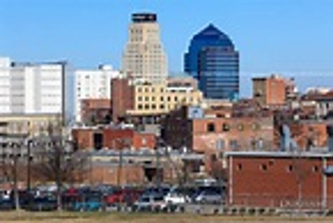 200 E Club Blvd in Durham, NC - Building Photo