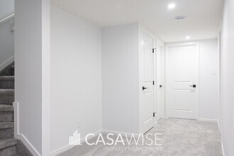 9458 Colak Ln SW in Edmonton, AB - Building Photo - Building Photo